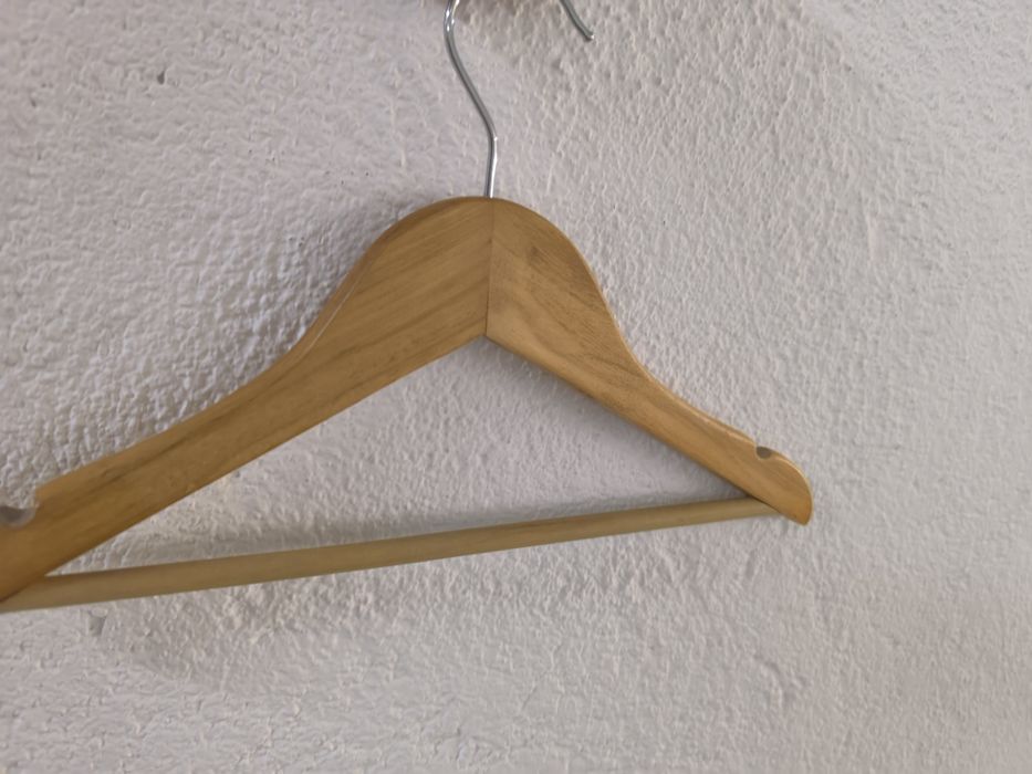 Cabides de criança de madeira