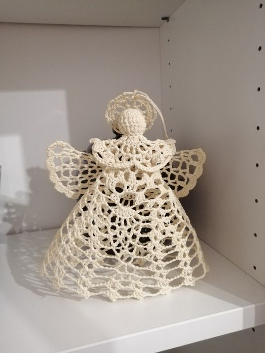 Aniolek robiony na szydelku-ecru