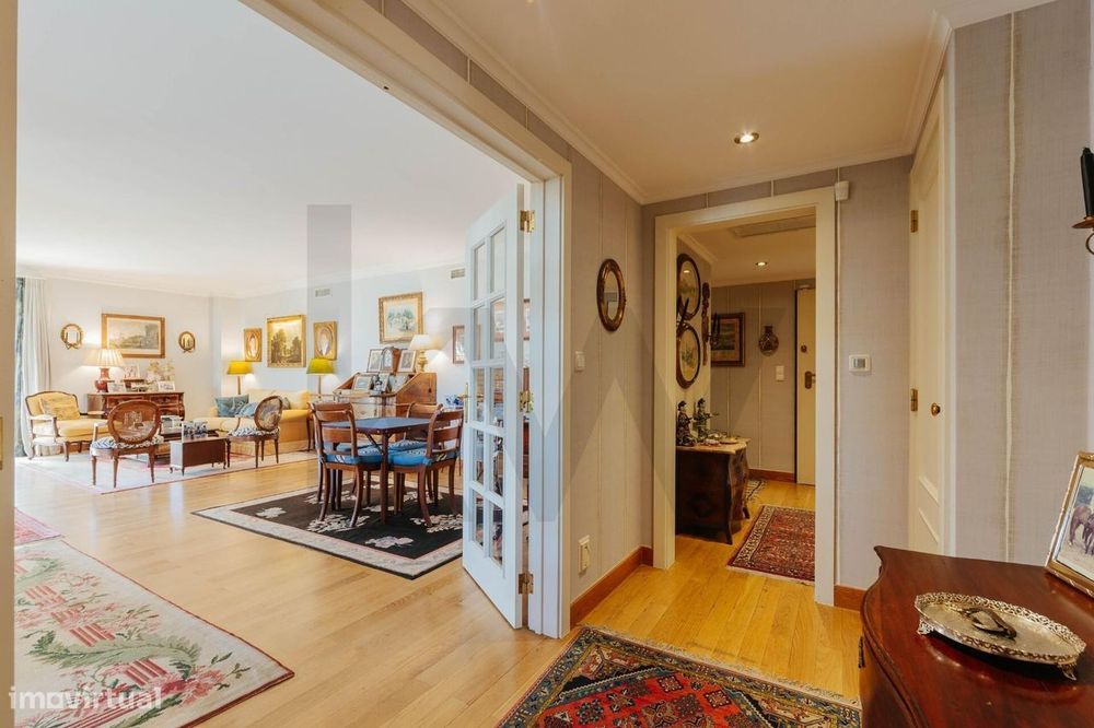 Apartamento no Monte Estoril, com terraço a sul em condomínio de de Pr