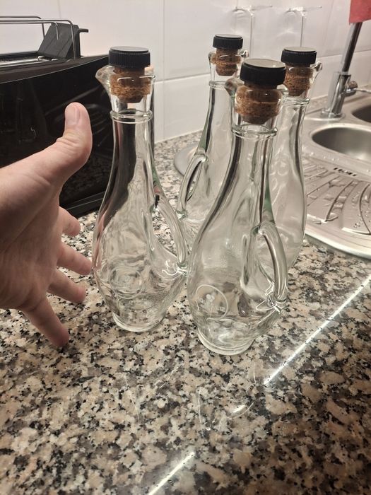 Galheterio , garrafa de vidro para azeite