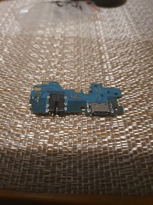 M325 nowe złącze usb