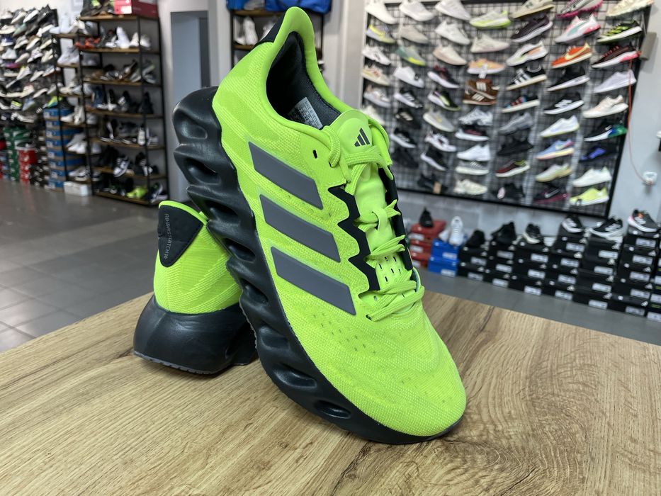 Р.44 Бігові кросівки Adidas Switch FWD