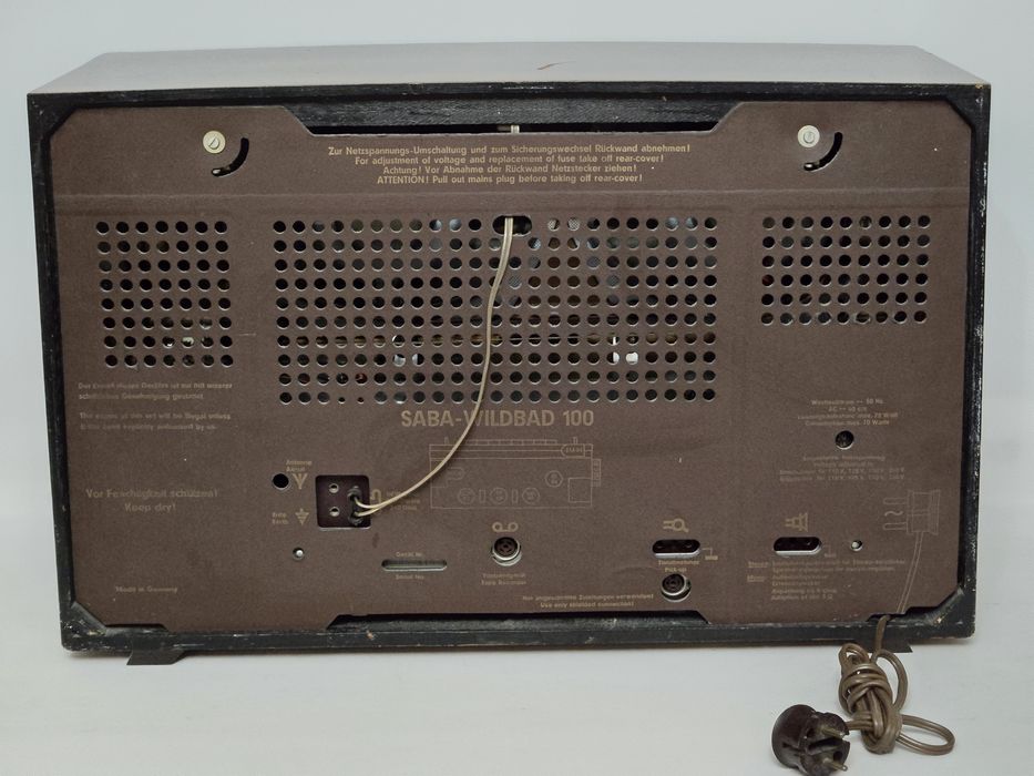 Rádio antigo reparado SABA