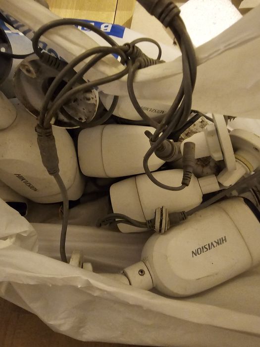 камера Hikvision DS-2CE12HFT-F