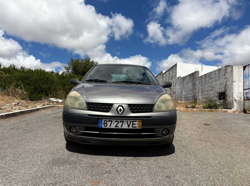 Renault Clio II 1.2 16V (2003) - Fumo no Motor (Recuperação/Peças)
