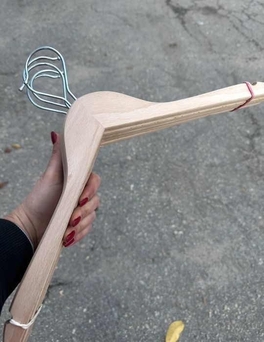 Вішаки, тремпелі для одягу дерев'яні, для штанів/спідниць металеві