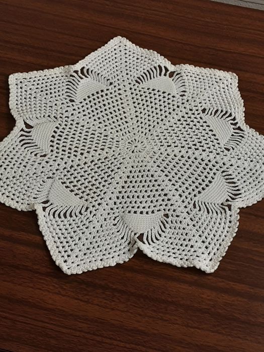 Naprons em croché para quarto  1 € cada foto