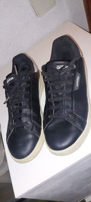 Tenis Adidas N° 42   Usado em bom estado Entrego Alfragide e Benfica