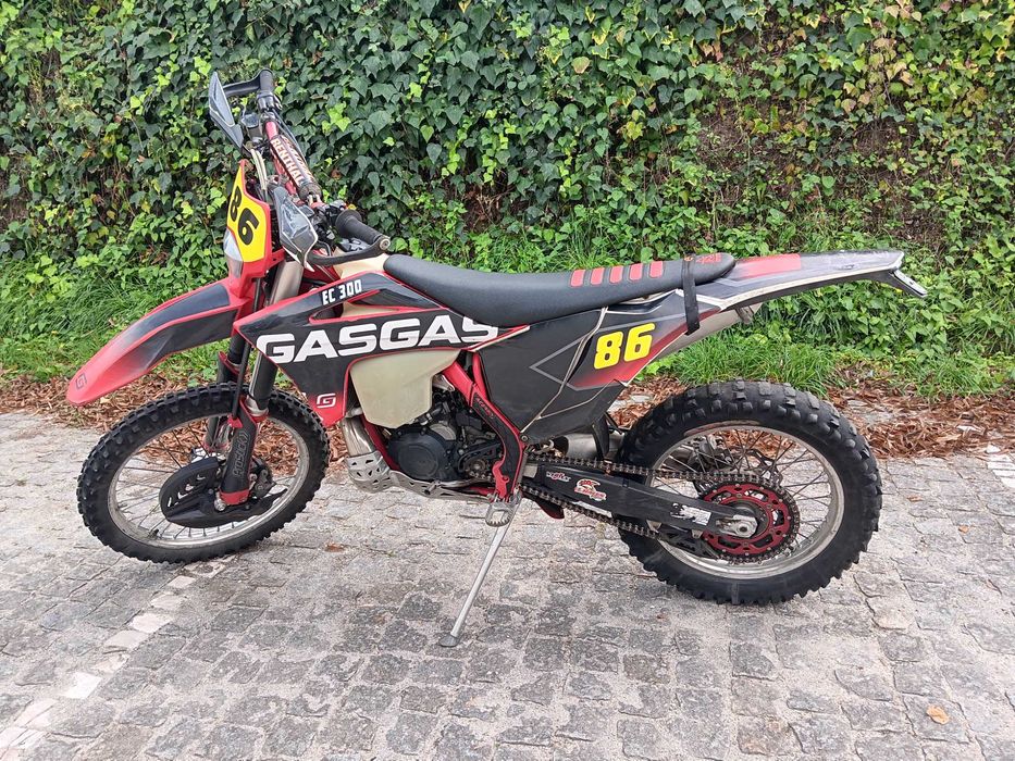 Mota de enduro gas gas EC300 2t 2021 excelente estado