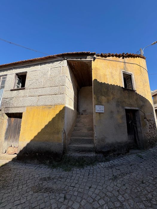 Casa Devoluta em aldeia no Sátão