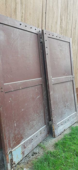 Drzwi garażowe - drewniane