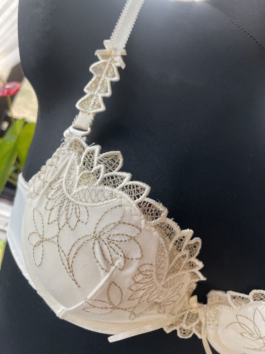 Biustonosz Stella 75A (585)