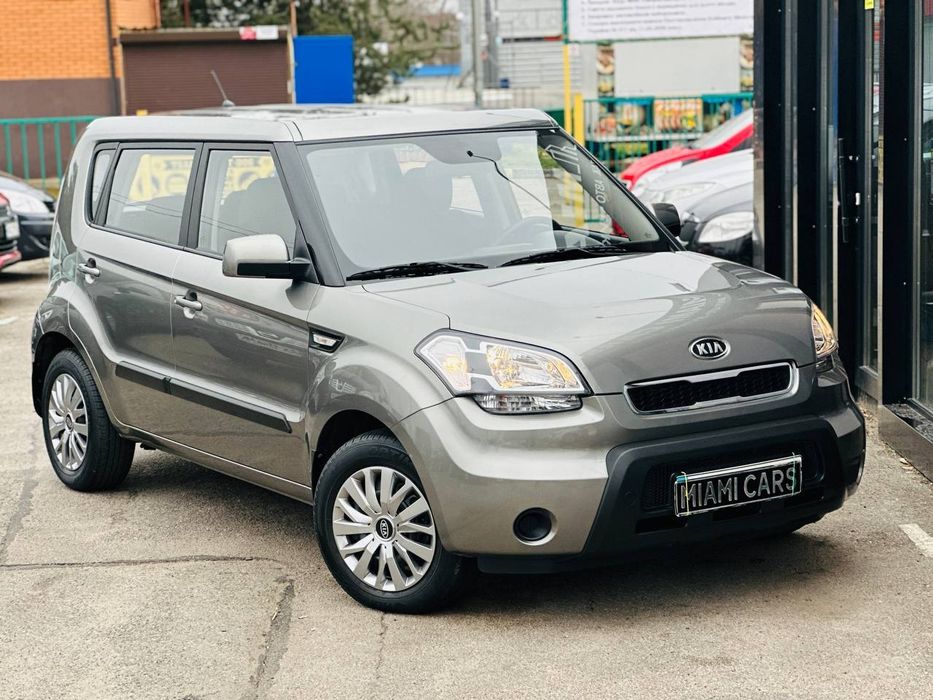 KIA SOUL 1.6 бензин 18 тис.км.
РІДНИЙ ПРОБІГ ! У продажу авто від першого та єдиного власника з автосалону!
По автомобілю жодного зауваження! 
Кузов, салон та технічна частина авто в ідеальному стані 
Готові на будь-які перевірки, дзвоніть!