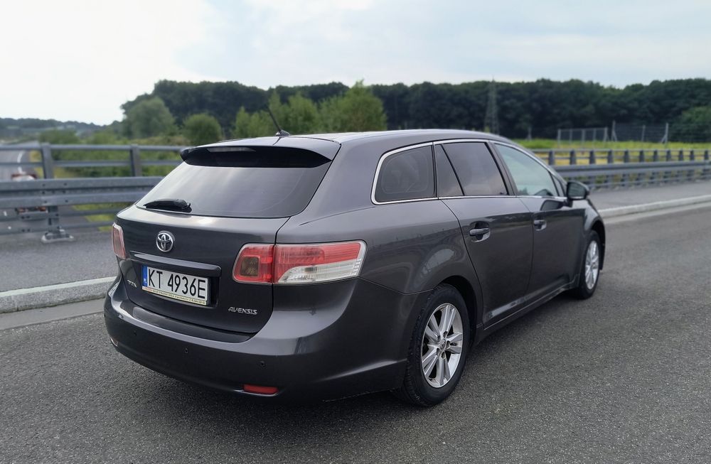 Toyota Avensis 2.0 126 km