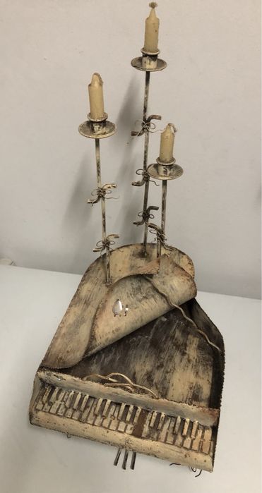 Castiçal em chapa de metal