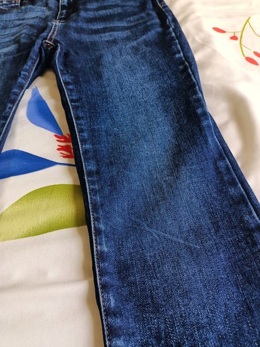 Dżinsy skinny z wysokim stanem przylegające do kostek