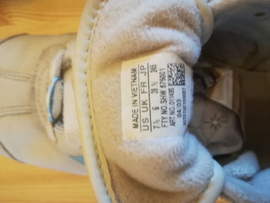 Sprzedam Obuwie Sportowe Firmy Adidas
