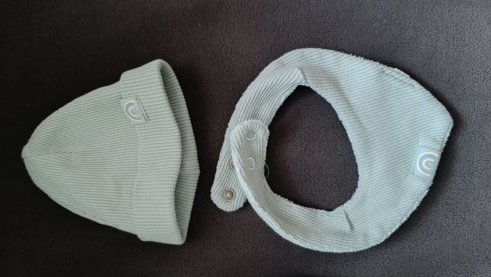 Czapka i chustka (śliniak)