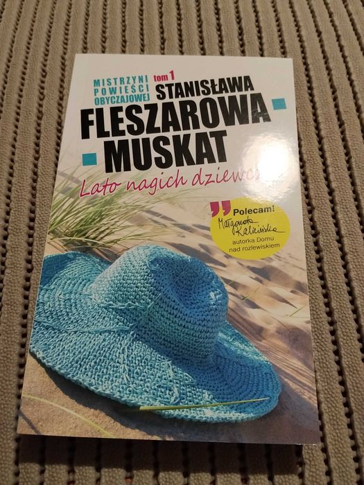 Lato nagich dziewcząt