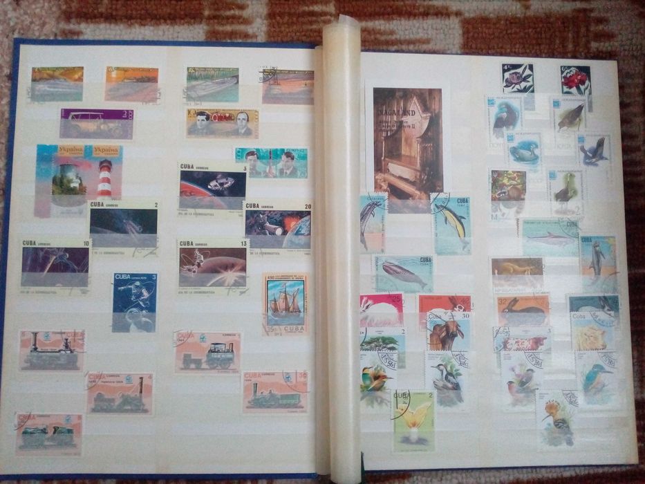 Альбом (кляссер) с марками.