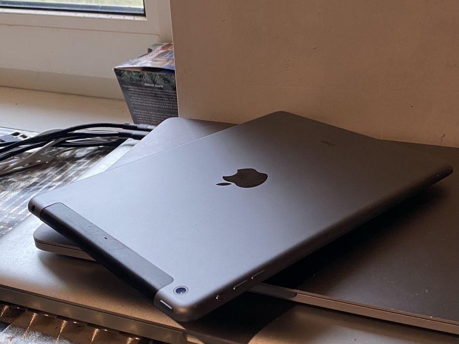 iPad Air 1 16gb з сімкою , акб 88