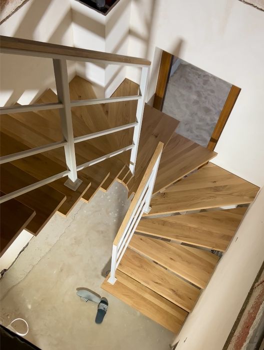 Schody metalowe stalowe nowoczesne loft na jednej belce samonośne