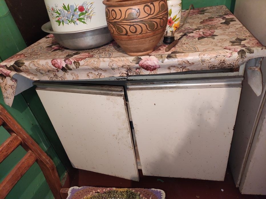 Стіл, тумба, шафи