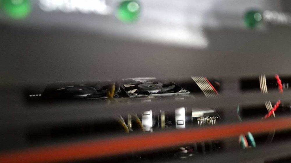 Продам профессиональный усилитель  Electro-Voice Q66