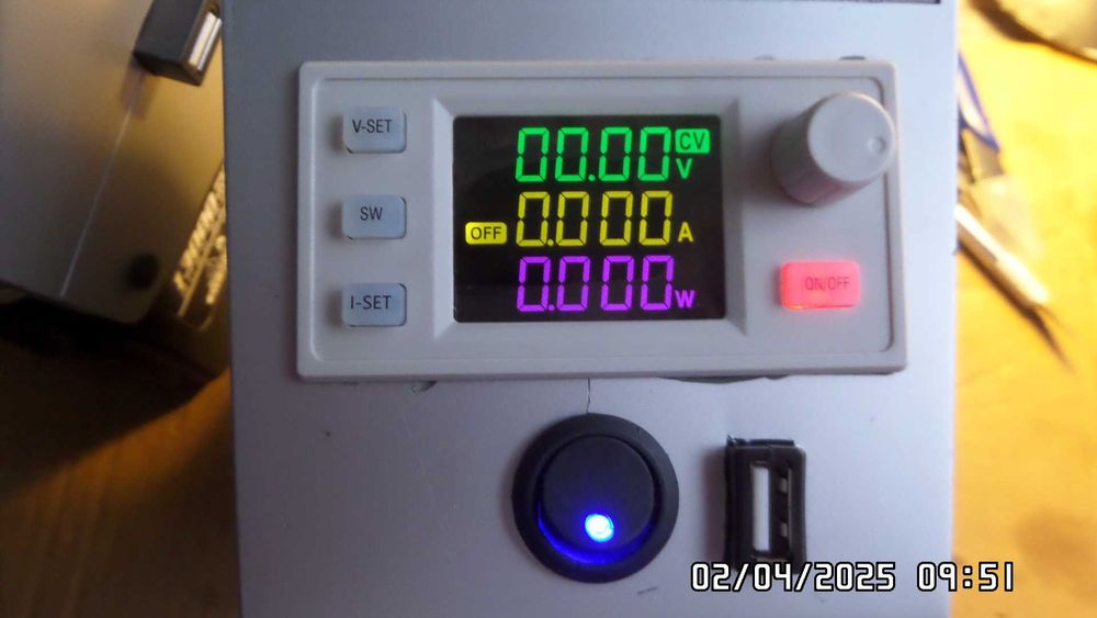 DC понижающий повышающий преобразователь с цветным экраном