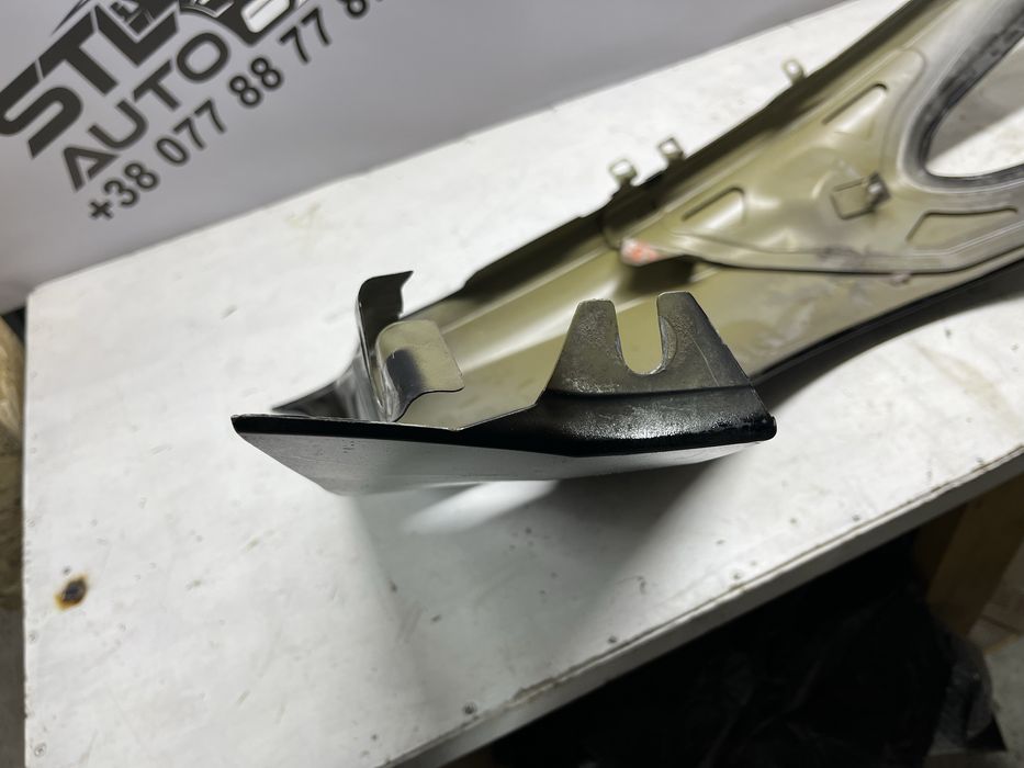 Крило ліве переднє Tesla Model 3