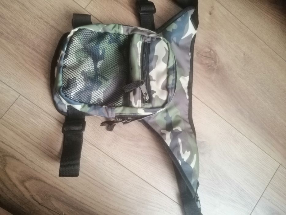 Nerka mocowaniem standardowym  US pasek pod udo..