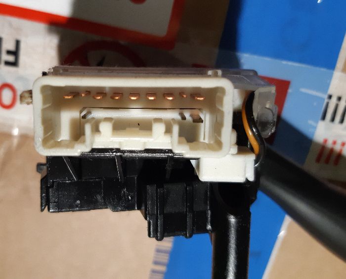 Włącznik świateł i kierunkowskazów Toyota Corolla E12. 60 tys km.