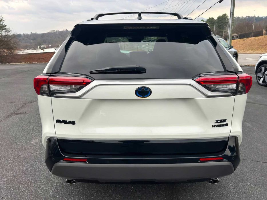 Toyota RAV4 XSE      2021