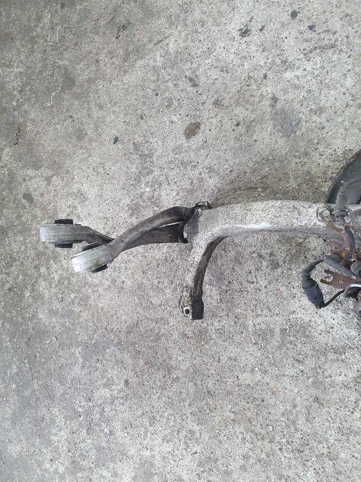 Zwrotnica piasta lewa przód Audi a4 b6 1.9 tdi 130km AVF
