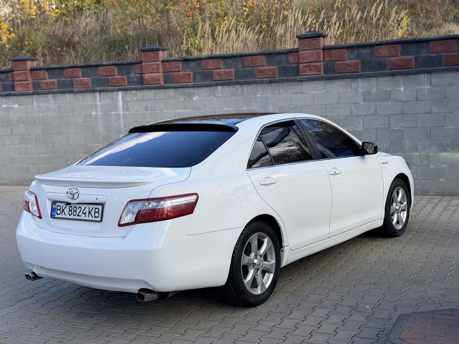 Продам Toyota Camry гібрид