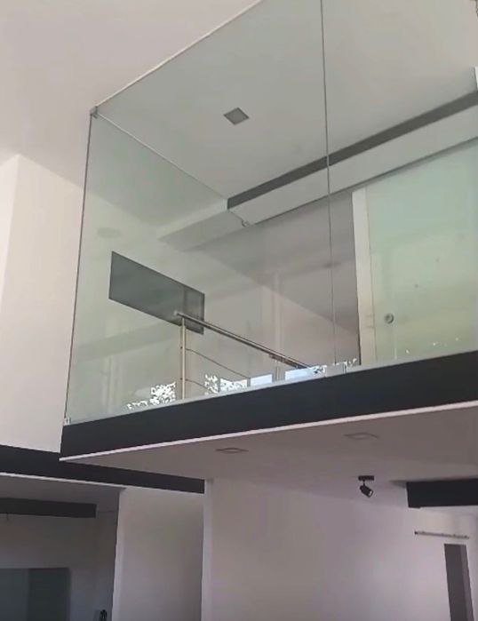 Espaço Comercial de 160 m² com Montra Panorâmica no Centro da Cidade