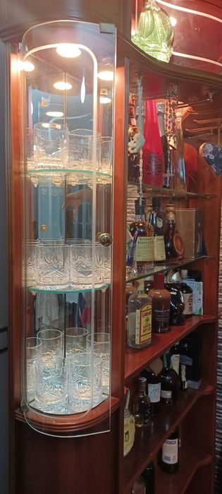 Bar de Sala - Madeira Maciça