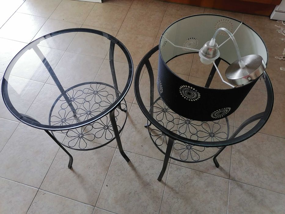 2 Mesas e candeeiro