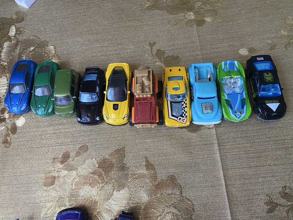 Машинки Hot wheels та інші ціна за всі 24шт  450грн