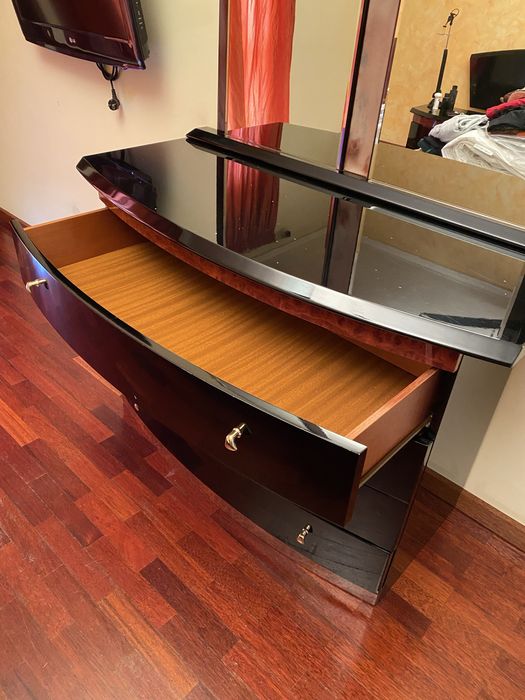 Cama de Casal em madeira escura