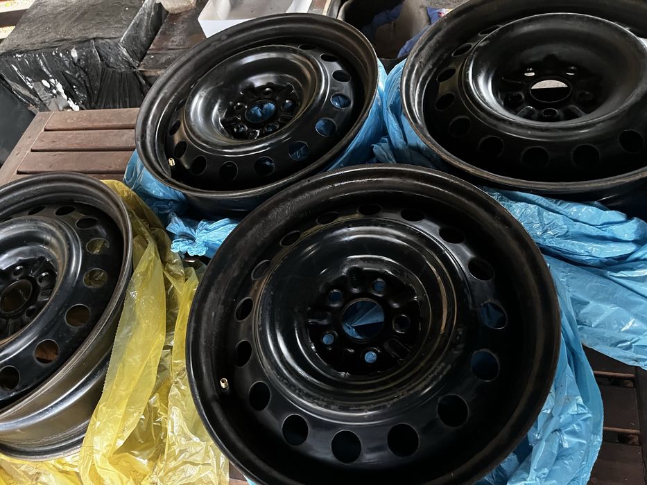 Felgi stalowe czarne 16 cali, profil 7,5 cala