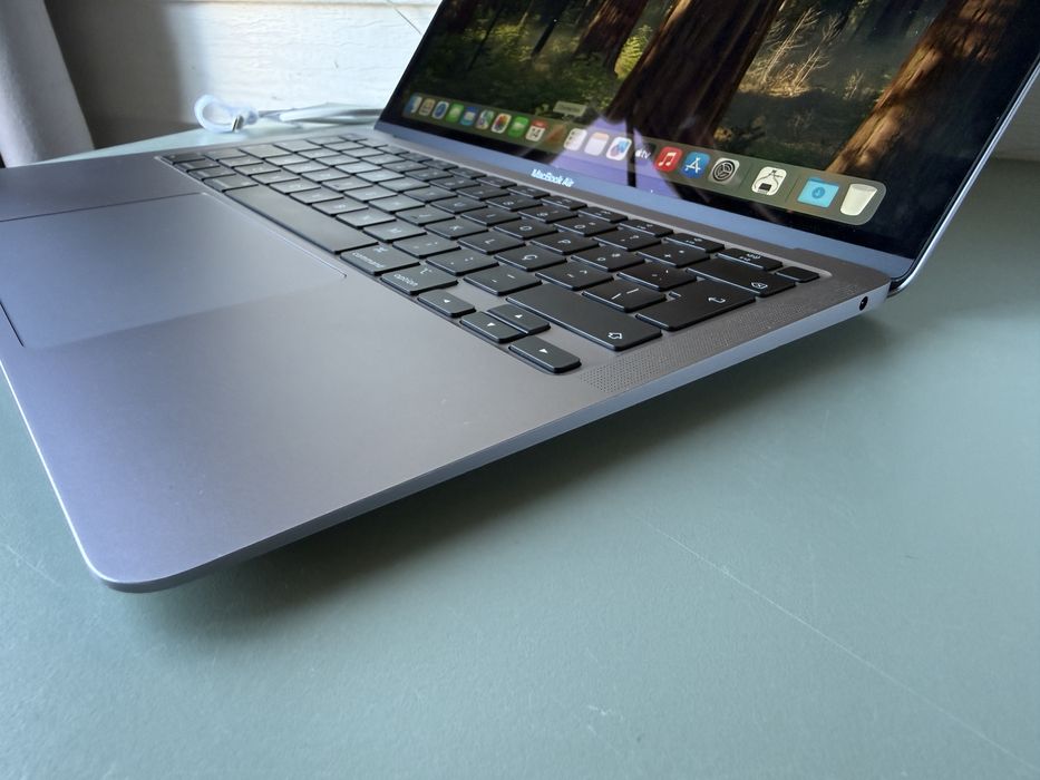 Apple Macbook Air 13”  2020 INTEl447381372111441923