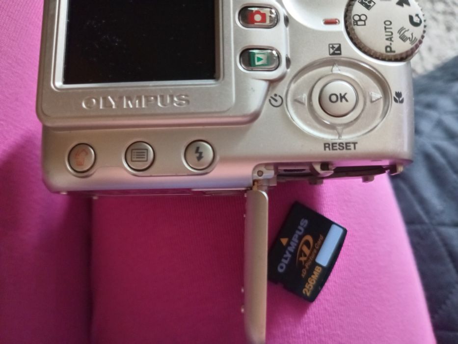 Фотоаппарат olympus fe 115 с картой памяти на 256гб