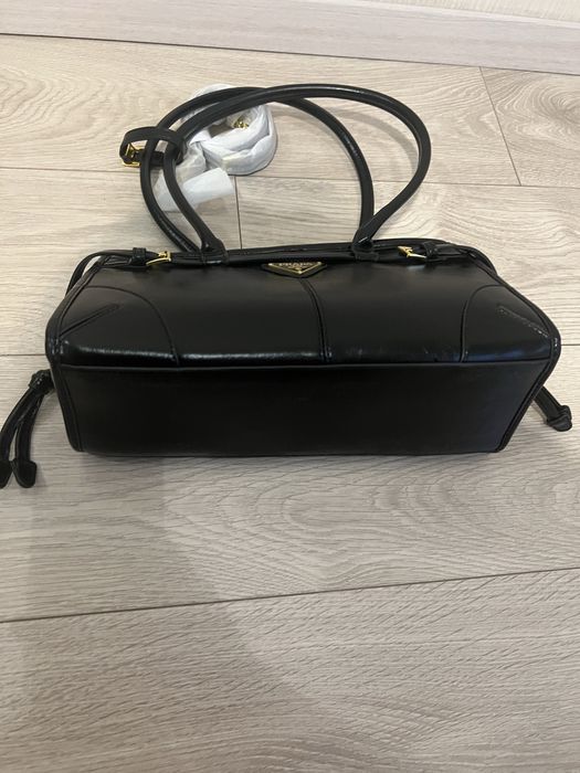 Продам сумку кожанную Prada