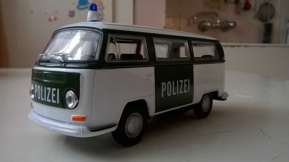 VOLKSWAGEN T2 BUS konwersja POLIZEI model metalowo-plastikowy