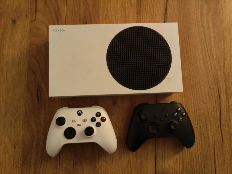 Konsola Xbox series s + dodatkowy pad