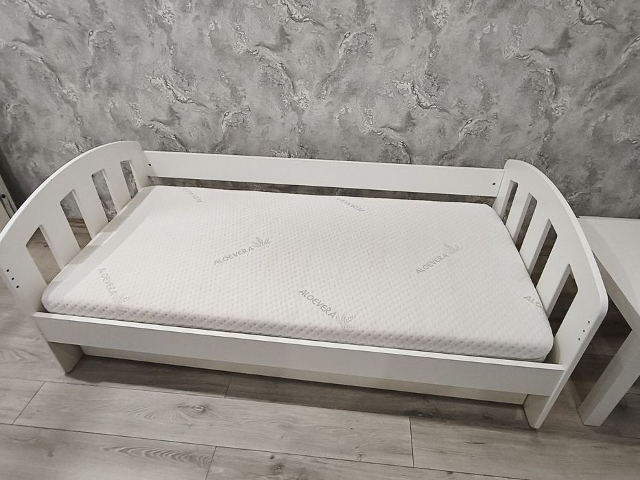 Łóżko dziecięce białe