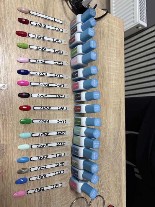 Розпродаж гелів, акригелів з манікюрної студії