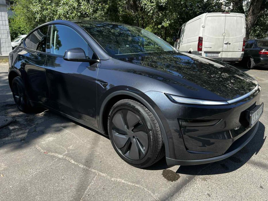 Продам Tesla model Y.