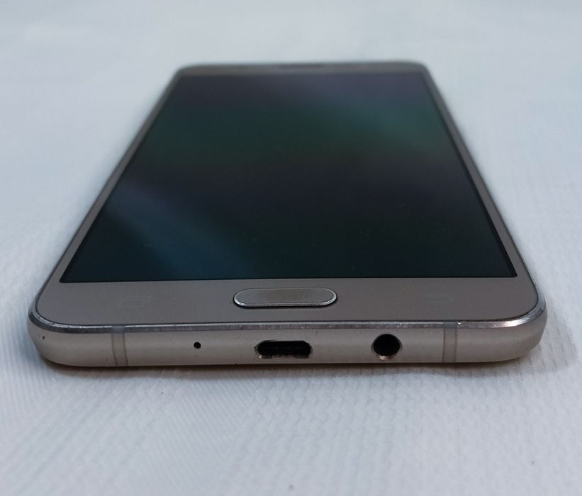 Продам Samsung j7(2016)